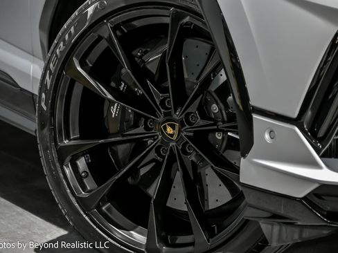 Used 2023 Lamborghini Urus S image 3