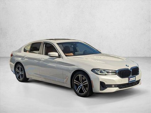 Used 2022 BMW 530i xDrive w/ Convenience Package image 3