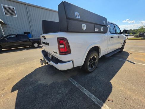 Used 2025 RAM 1500 Big Horn AWD/4WD image 3