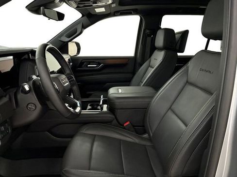 Used 2025 GMC Yukon Denali w/ Denali Reserve Package AWD/4WD image 12