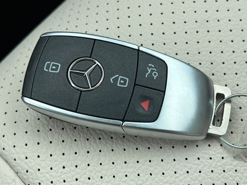 Used 2024 Mercedes-Benz GLE 450e 4MATIC image 36