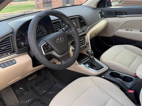 Used 2017 Hyundai Elantra SE FWD image 29