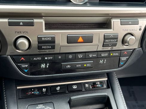 Used 2018 Lexus ES 300h 300h image 21