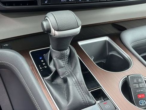 Certified 2021 Toyota Sienna XLE AWD/4WD image 17