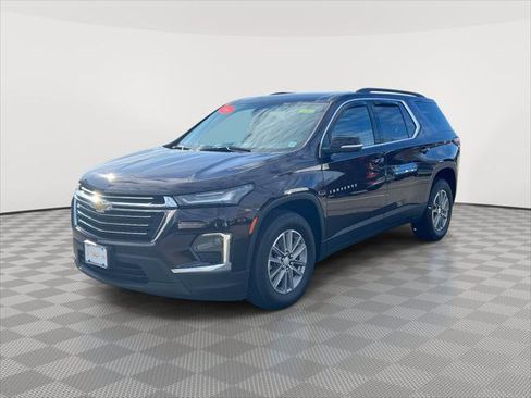 Used 2023 Chevrolet Traverse LT image 3