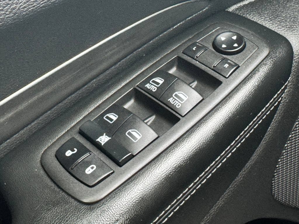 Used 2022 Dodge Durango SXT AWD/4WD image 30