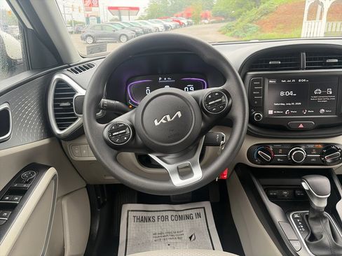 Used 2025 Kia Soul LX w/ LX Technology Package FWD image 14