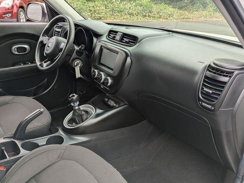 Used 2018 Kia Soul FWD image 28