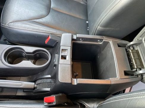 Used 2015 Jeep Wrangler Unlimited Rubicon image 13