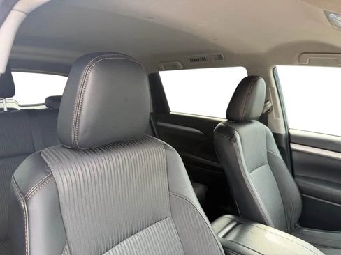 Used 2017 Toyota Highlander Plus w/ Carpet Mat Package image 27