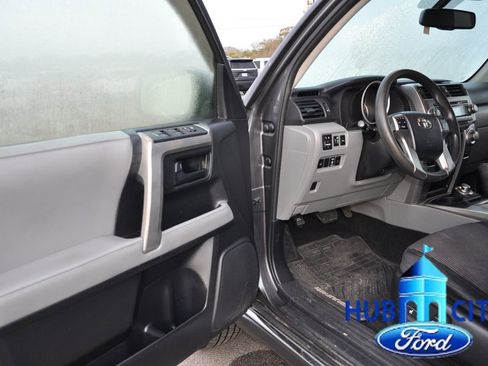 Used 2013 Toyota 4Runner SR5 w/ Convenience Pkg image 11