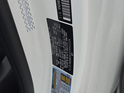 New 2027 Kia Carnival FWD image 32