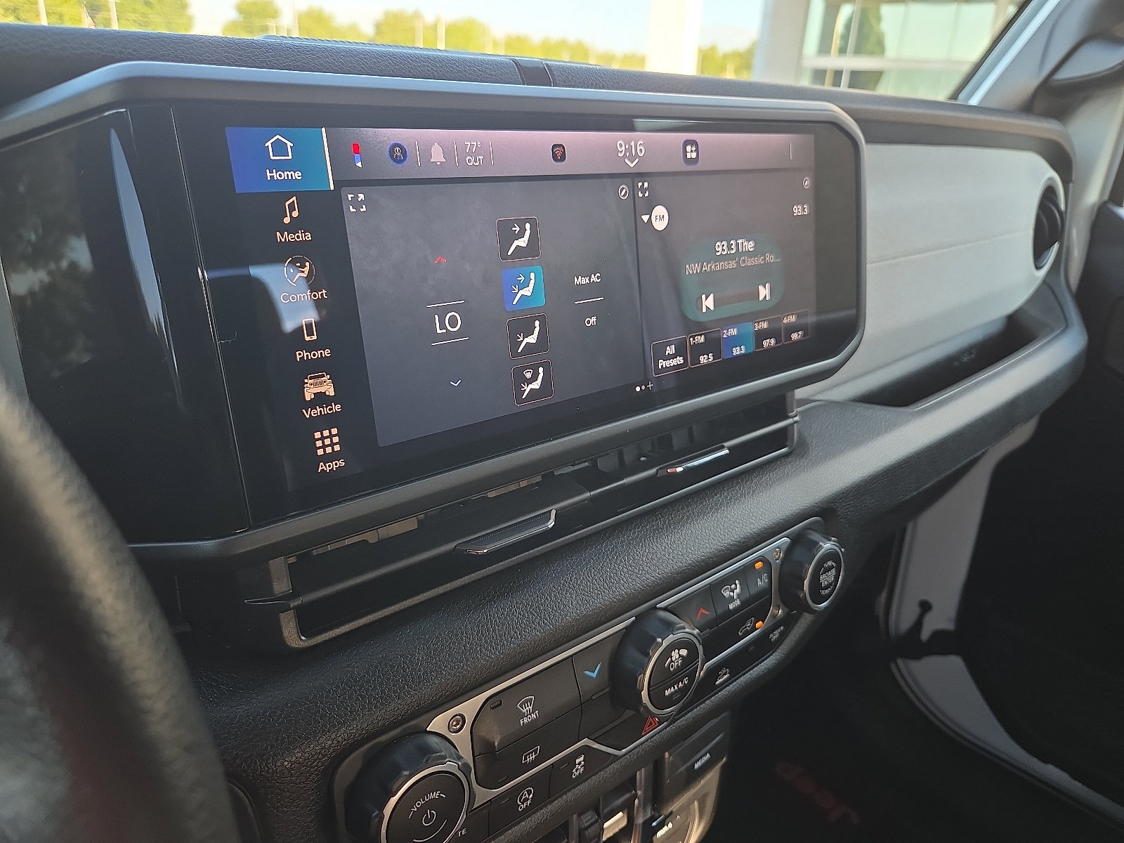 Used 2025 Jeep Gladiator Sport AWD/4WD image 15