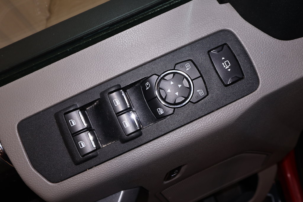 Certified 2019 Ford F350 XLT w/ XLT Premium Package AWD/4WD image 13