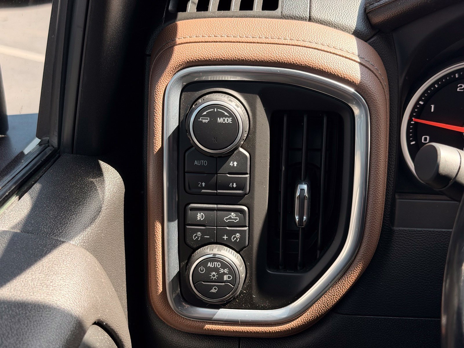 Used 2022 Chevrolet Silverado 2500 High Country AWD/4WD image 38