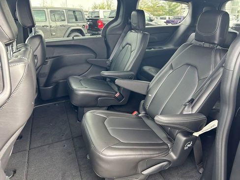 New 2026 Chrysler Pacifica Select image 23