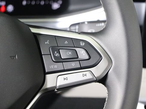 Used 2025 Volkswagen Taos SE image 7