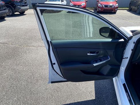 New 2025 Nissan Sentra SR image 13