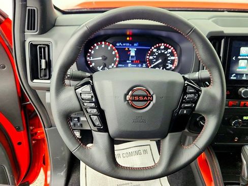 Used 2025 Nissan Frontier PRO-4X image 12