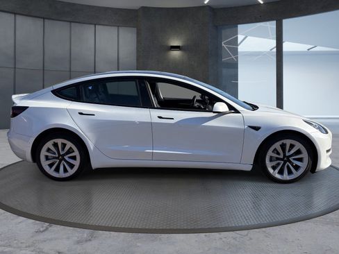 Used 2022 Tesla Model 3 Long Range AWD/4WD image 7