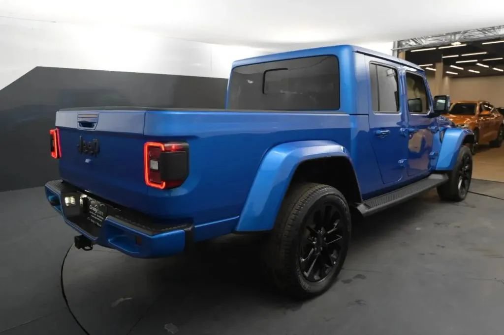 Used 2023 Jeep Gladiator Overland AWD/4WD image 5