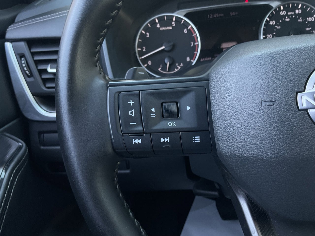 Used 2025 Nissan Rogue SV FWD image 36