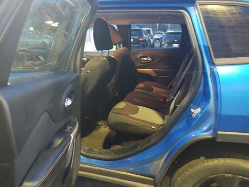 Used 2018 Jeep Cherokee Latitude w/ Altitude Package image 10