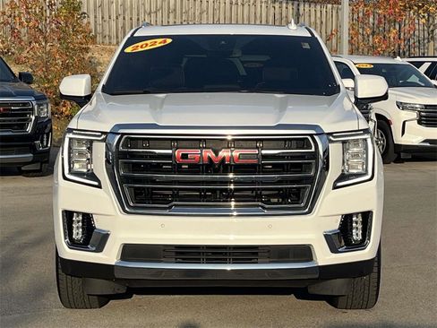 Used 2024 GMC Yukon XL SLT w/ SLT Luxury Package image 2