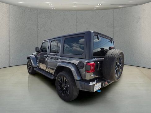 Used 2022 Jeep Wrangler Unlimited Sahara w/ Cold Weather Group AWD/4WD image 3