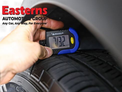 Used 2022 Nissan Pathfinder SV AWD/4WD image 29