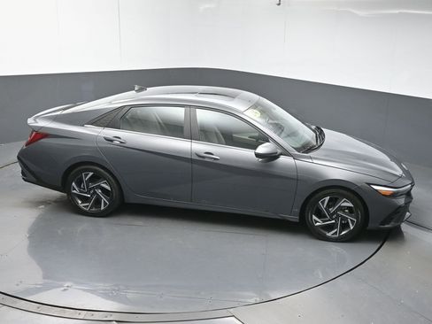 Used 2024 Hyundai Elantra Limited image 44