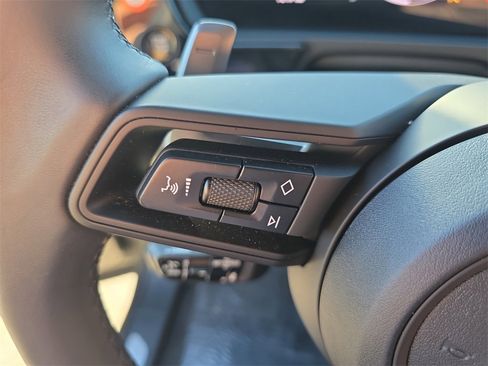 Used 2025 Porsche Cayenne image 34