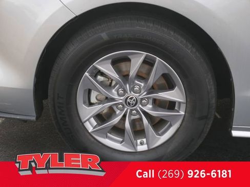 Used 2024 Toyota Sienna XLE image 45