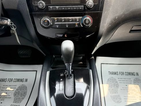 Used 2016 Nissan Rogue S FWD image 17
