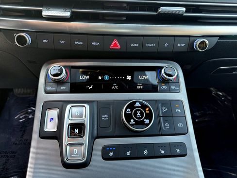 Used 2024 Hyundai Palisade Calligraphy image 16
