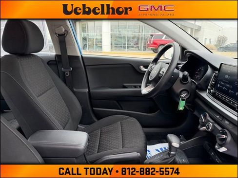 Used 2022 Kia Rio S image 2