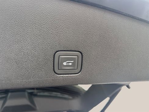 Certified 2025 Cadillac XT6 Premium Luxury image 13