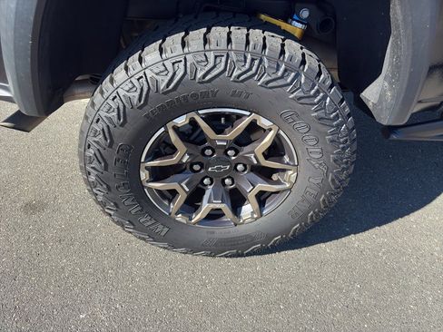 Used 2024 Chevrolet Colorado ZR2 w/ Technology Package image 9