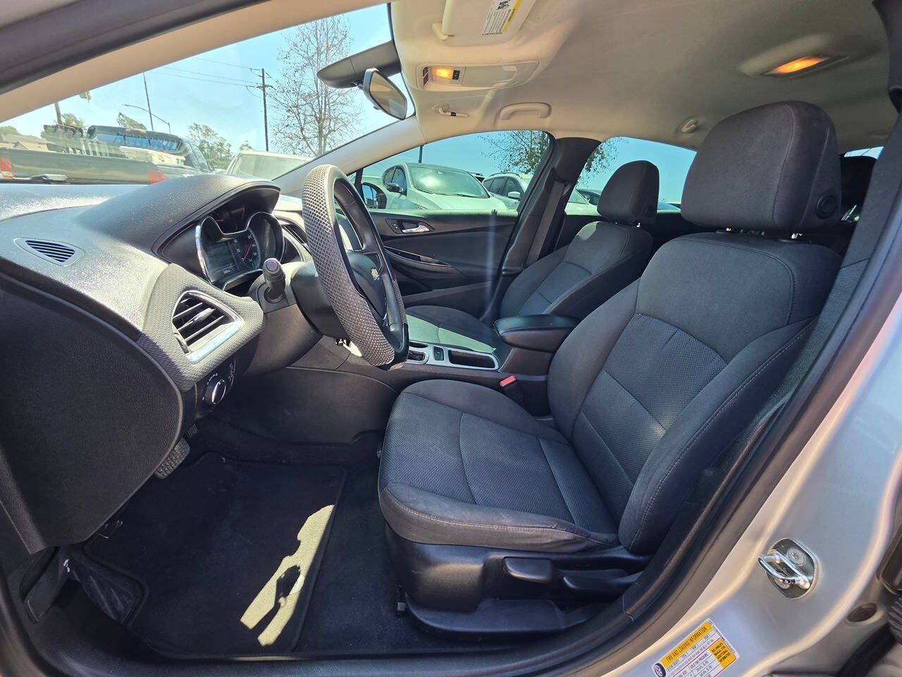 Used 2018 Chevrolet Cruze LS FWD image 21