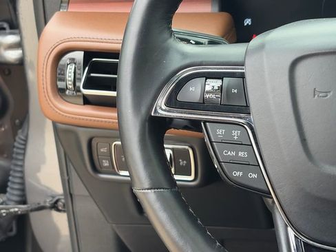 Used 2023 Lincoln Nautilus Reserve w/ Luxury Package image 25