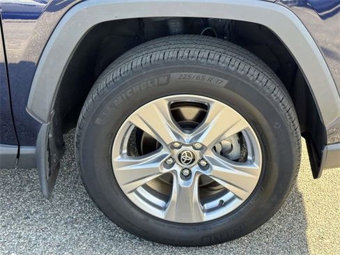 Used 2022 Toyota RAV4 XLE image 7
