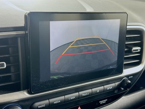 Used 2025 Hyundai Venue SEL image 22