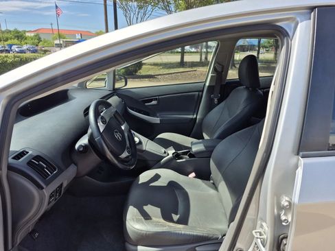 Used 2011 Toyota Prius Four image 12