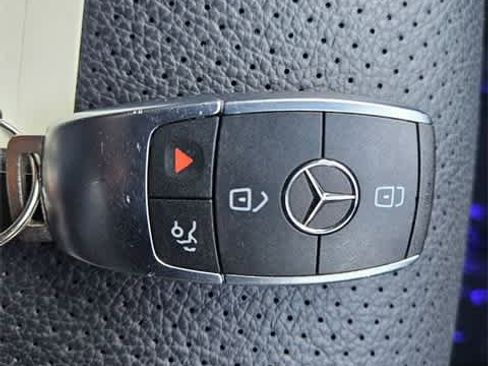 Used 2022 Mercedes-Benz GLC 300 image 31