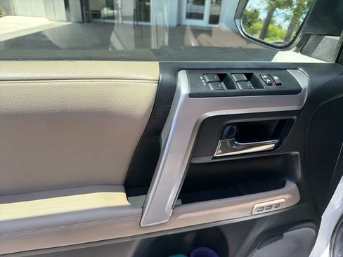 Used 2021 Toyota 4Runner Limited AWD/4WD image 6