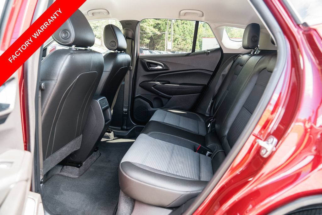 Used 2025 Chevrolet Trax LT FWD image 25