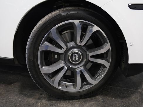 Used 2023 Rolls-Royce Cullinan AWD/4WD image 10
