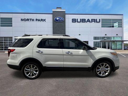 Used 2012 Ford Explorer XLT image 2