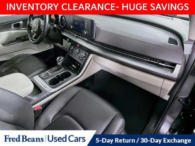 Used 2024 Kia Carnival LX FWD image 38