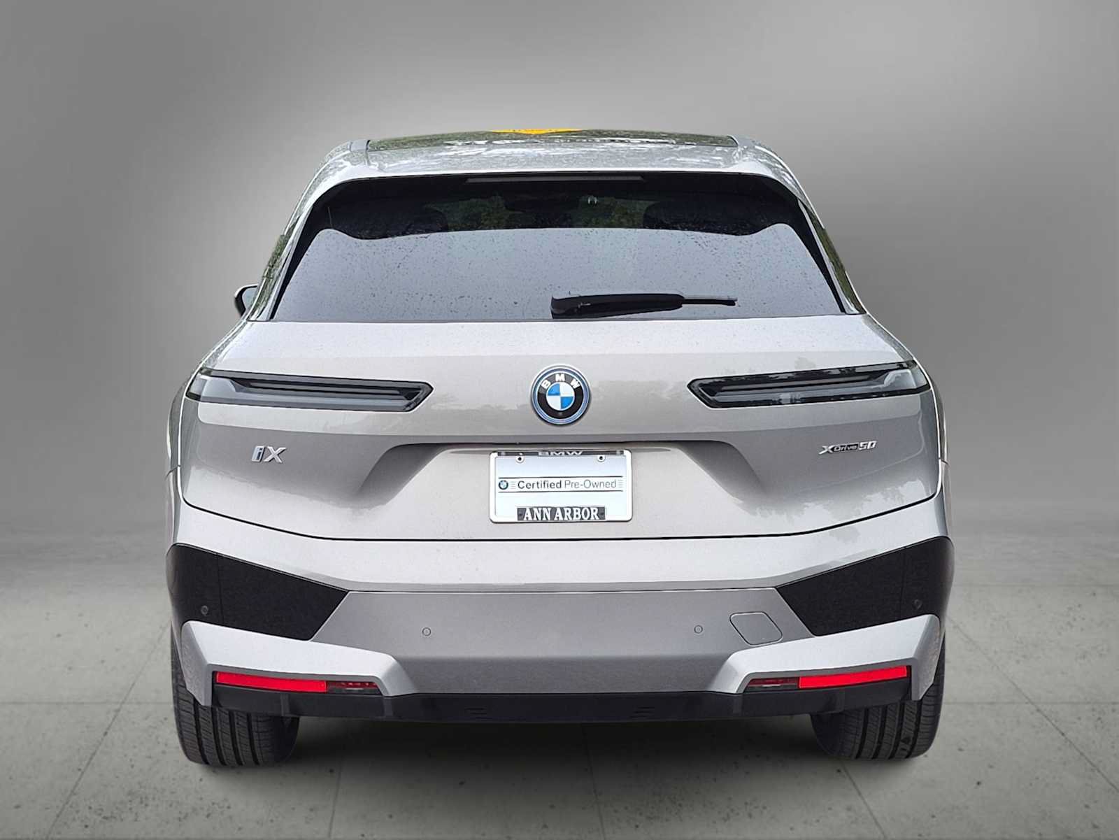 Used 2023 BMW iX xDrive50 w/ Premium Package AWD/4WD image 7